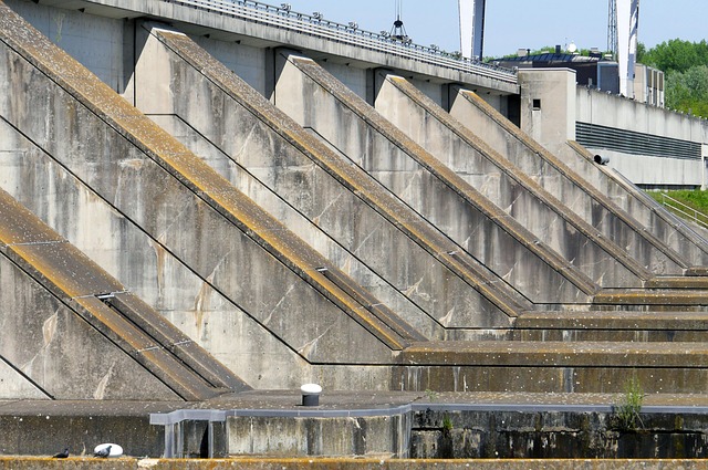 drain-overflow-640x480-55833576.jpeg