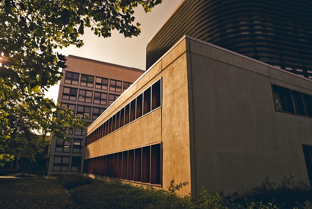 office-building-paving-640x480-96584401.jpeg