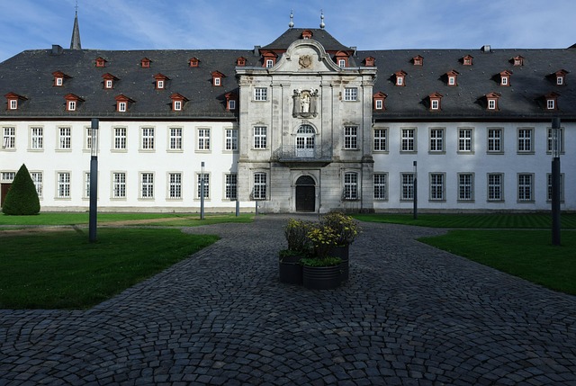 cobblestone paving