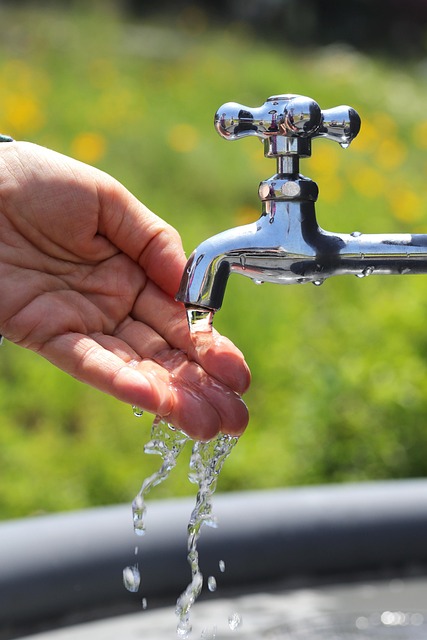 commercial-faucet-640x480-55879931.jpeg