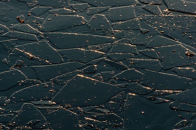 cracked-pipe-repair-640x480-50179229.jpeg