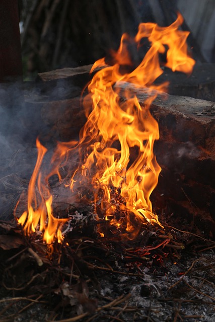 gas-fireplace-line-640x480-16036238.jpeg