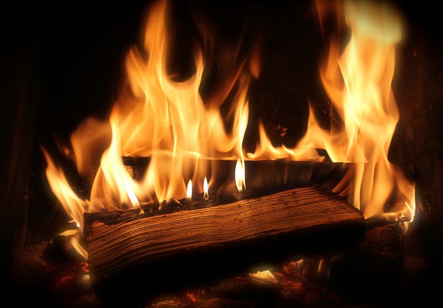 gas-fireplace-line-640x480-78298711.jpeg