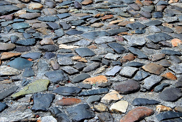 paving-stone-installation-640x480-81937782.jpeg