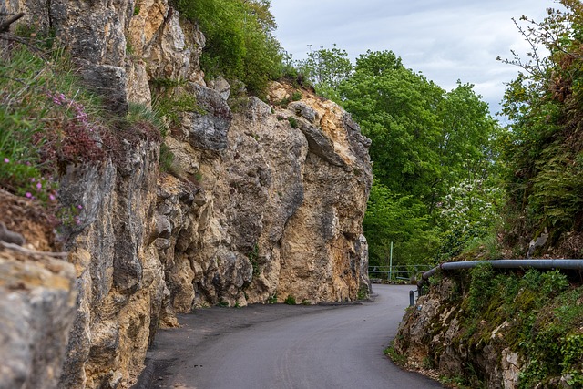 asphalt-resurfacing-640x480-99981580.jpeg