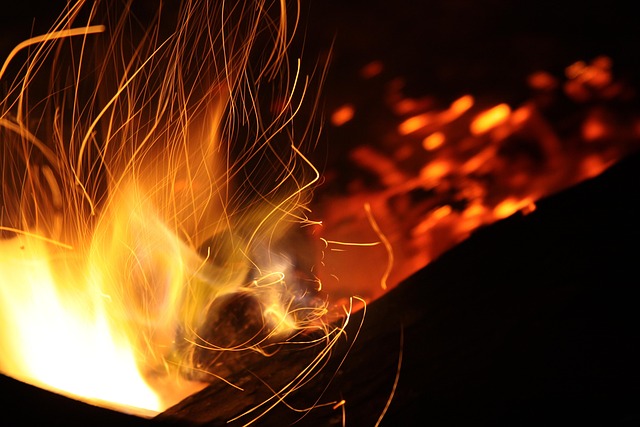 gas-fireplace-line-640x480-15496041.jpeg