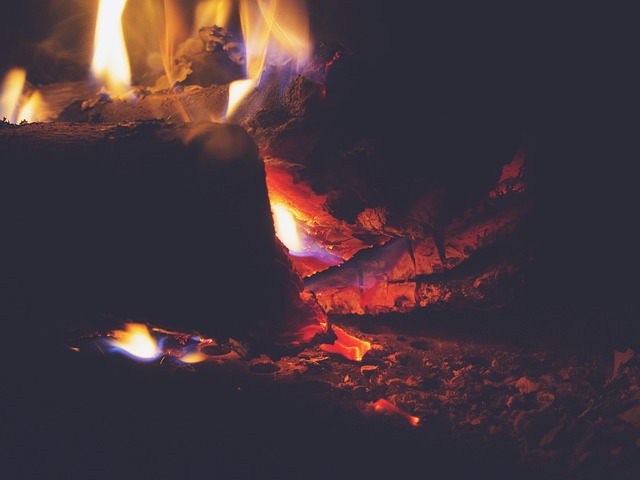 gas-fireplace-line-640x480-75918428.jpeg