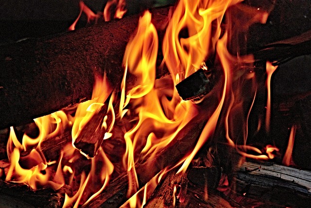 gas-fireplace-line-640x480-50446620.jpeg