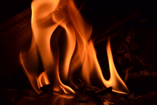 gas-fireplace-line-640x480-53064954.jpeg