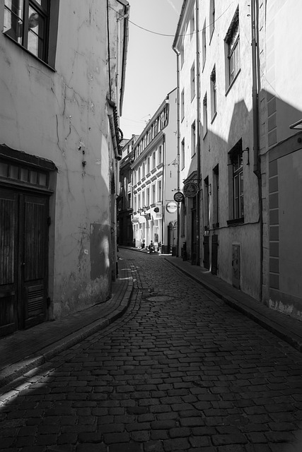 cobblestone-paving-640x480-35004988.jpeg