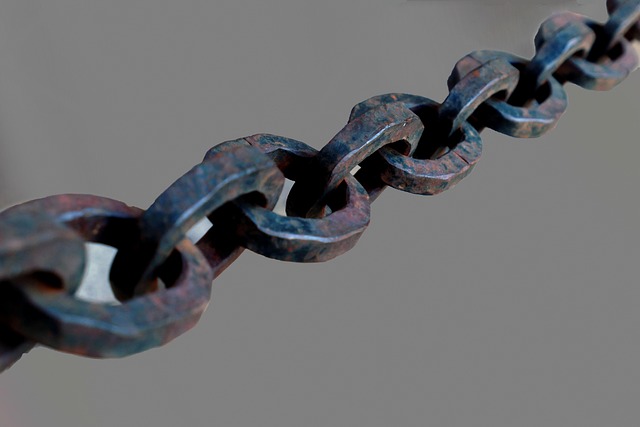plumbing-chain-640x480-45122868.jpeg