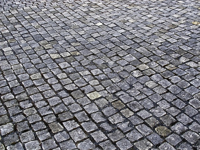 natural-stone-paving-640x480-89313090.jpeg